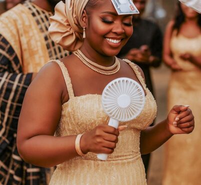 Bride holding Hinkro bridal electronic hand fan